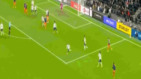 沉浸德乙、英冠、荷甲足球狂欢，全景扫描赛事盛况，热度升温，多维视角深度洞察！