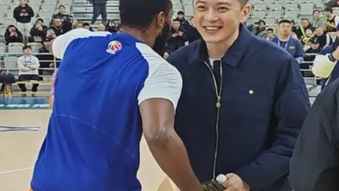 蘇亞雷斯受尤文力邀加盟，將與C羅并肩作战